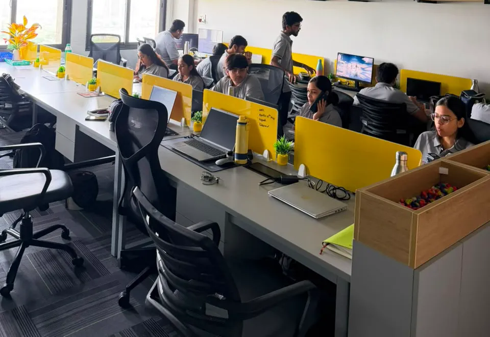 office furniture workstations cropped